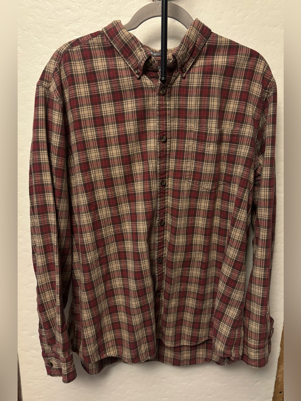 Eddie Bauer Men's XL Relaxed Fit Flannel Plaid Button Down Shirt Burgundy Tan